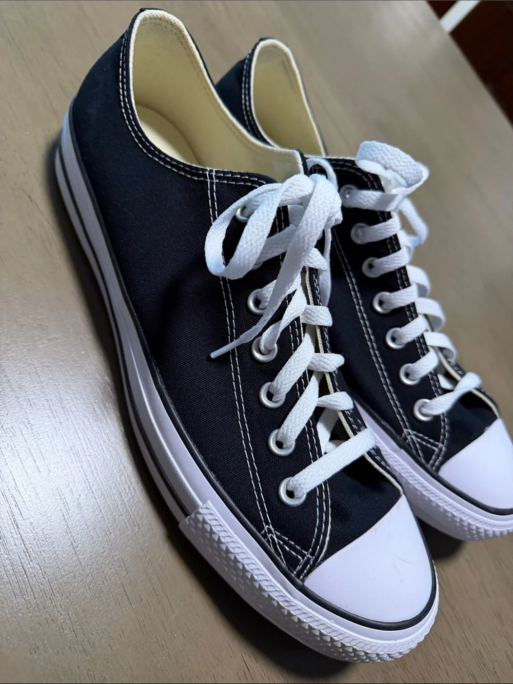 Converse low top